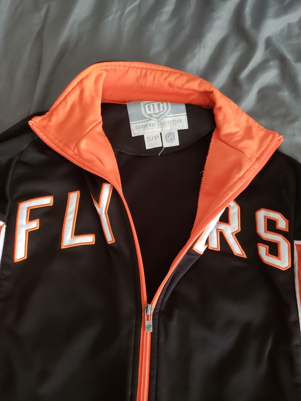 ๐ Philadelphia Flyers Jacket ๐ - Picture 6 of 8